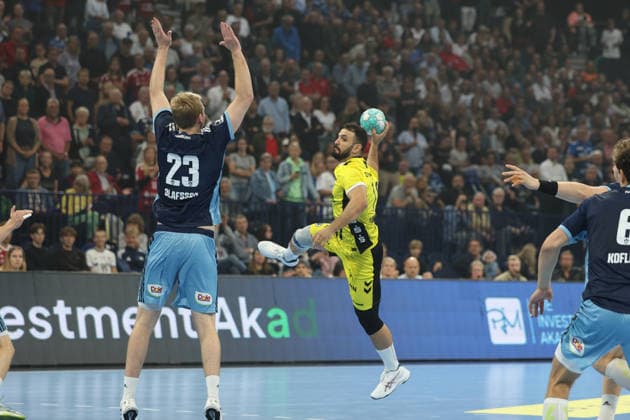Handball Men s 2026–2027 Season Bundesliga Matchday 2 Handball Club Hamburg vs. TVB Stuttgart September 2, 2026 Einar Thorsteinn Olafsson 23, Handball Club Hamburg Mohamed Amine Darmoul 70, TVB Stuttgart, Hamburg Barclaycard Arena, Hamburg, Germany Copyright: xLobeca RalfxHomburgx