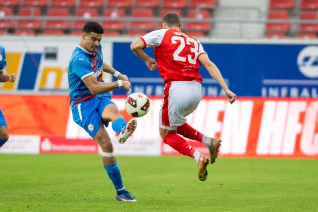 Regionalliga Nordost -Saison 26 27 Hallescher FC vs.SV Tasmania Berlin Halle, Deutschland 02.September 2026: Im Bild:v.li.Youssef Labbouz (Tasm.Berlin) und Marius Hauptmann (Halle) Halle Saale Leuna Chemie Stadion Sachsen-Anhalt Deutschland *** Regionalliga Northeast, Season 26–27: Hallescher FC vs. SV Tasmania Berlin, Halle, Germany, September 2, 2026. Pictured, from left: Youssef Labbouz (Tasm Berlin) and Marius Hauptmann (Halle), Halle Saale Leuna Chemie Stadium, Saxony-Anhalt, Germany