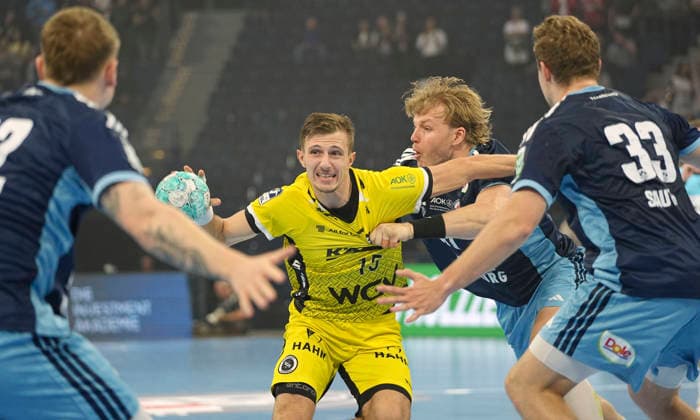 Photo: Simone MENGON (Stuttgart) and Martin HOVDE (Hamburg) in action during the Men s Handball Bundesliga 1, Matchday 2, on Wed, Sept. 2, 2026. Handball 1st Division: HCH Hamburg vs. TVB Stuttgart