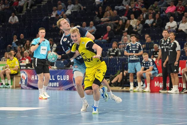 Photo: Torben MATZGEN (Stuttgart) scoring against Einar OLAFSSON (Hamburg) – Men s Handball Bundesliga 1, Matchday 2, Wed, Sep 2, 2026 – Handball 1st Division: HCH Hamburg vs. TVB Stuttgart