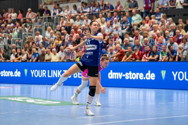 HSG Blomberg Lippe GER vs. TuS Metzingen GER, Handball, Women’s Handball Bundesliga 1, Matchday 2, 2026–2027 Season, Blomberg, September 2, 2026: Nuria Bucher of HSG Blomberg Lippe, 21, taking a 7-meter throw at the Blomberg Synflex Arena on Ulmenallee, Germany