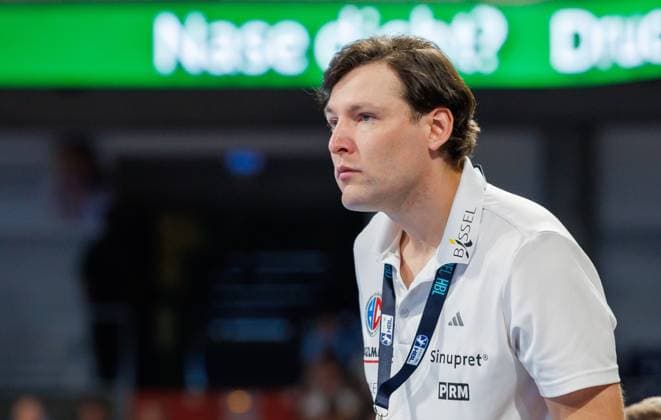 September 2, 2026 Handball 1st Bundesliga OPEL HBL 2026–2027 Season, Matchday 2: HC Erlangen, Nuremberg Metropolitan Region, HCE, TSV Hannover Burgdorf, Die Recken, DaMa, xdaxmax, Johannes Sellin, Coach of HC Erlangen, HCE, deep in thought