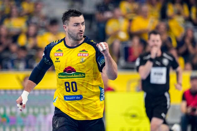 Goal scorer Jannik Kohlbacher (RNL), 80, celebrates a goal, celebration, cheering, goal celebration, goal scored, celebrate the goal, goal, celebration, celebrating the goal, joy, happiness, happy, optimistic, positive, game scene, highlight, single frame, single photo, action, 02 09 2026, Mannheim, Germany, handball, Bundesliga, Rhein-Neckar Löwen vs. VfL Gummersbach xozx