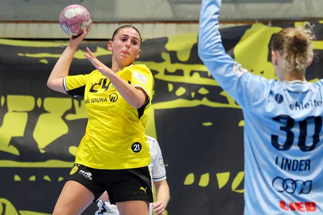 Ona Vegue i Pena of Borussia Dortmund and goalkeeper Annie Linder of Sport Union Neckarsulm battle for the ball during the Alsco Women s Handball Bundesliga match between Borussia Dortmund and Sport Union Neckarsulm at the Wellinghofen Sports Hall on September 2, 2026, in Dortmund, Germany Photo by Marco Steinbrenner DeFodi Images Ona Vegue i Pena of Borussia Dortmund and goalkeeper Annie Linder of Sport Union Neckarsulm battle for the ball during the Alsco Women s Handball Bundesliga match between Borussia Dortmund and Sport Union Neckarsulm at Sporthalle Wellinghofen on September 2, 2026 in Dortmund, Germany Photo by Marco Steinbrenner DeFodi Images Photo by Marco Steinbrenner DeFodi Images