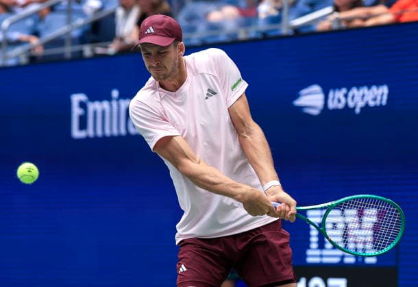 US Open tennis tournament - Day 4 Hubert Hurkacz of Poland in action against Ben Shelton of USA during the Men s Singles second round match of the US Open Tennis Championships in Flushing Meadows, New York, USA, 02 September 2026. FLUSHING MEADOWS NEW YORK United States  Copyright: xCRISTOBALxHERRERA-ULASHKEVICHx