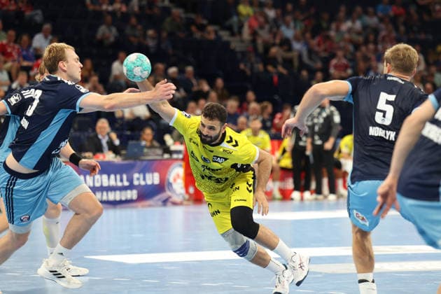 Handball Opel Handball Bundesliga 2026–2027 Handball Sport Verein Hamburg vs. TVB Stuttgart Einar Olafsson (Hamburg), Matle Donker (Stuttgart), Oliver Norlyk (Hamburg), Barclays Arena (Hamburg)