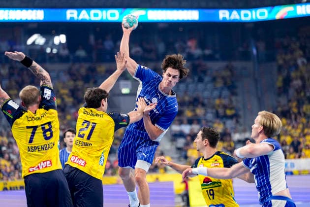 From left: Edwin Aspenbäck (RNL), 78, Aron Seesing (RNL), 21, Miro Schluroff (VfL), 15, during a jump shot, throw, goal attempt, action, game play, September 2, 2026, Mannheim, Germany, handball, Bundesliga, Rhein-Neckar Löwen vs. VfL Gummersbach xozx