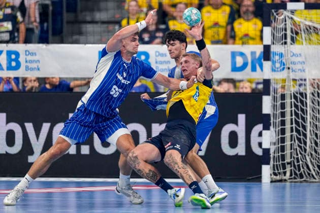 v li Stepan Zeman VfL, 66, Nikola Roganovic VfL, 23, Edwin Aspenbäck RNL, 78, tackle, game scene, duel, duel, tackle, tackling, dynamism, action, 02 09 2026, Mannheim, Germany, handball, Bundesliga, Rhein-Neckar Löwen vs. VfL Gummersbach xozx