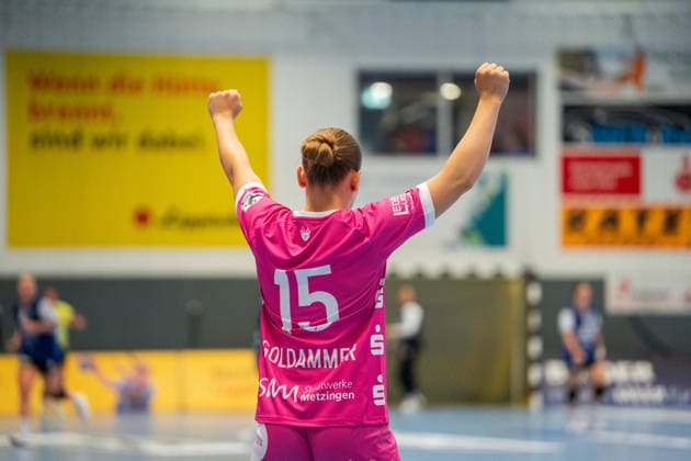 HSG Blomberg Lippe (GER) vs. TuS Metzingen (GER), Handball, Women s Handball Bundesliga 1, Matchday 2, 2026–2027 Season, Blomberg, September 2, 2026—Katharina Goldammer of TuS Metzingen, No. 15, is celebrated by the crowd at the Blomberg Synflex Arena on Ulmenallee, Germany
