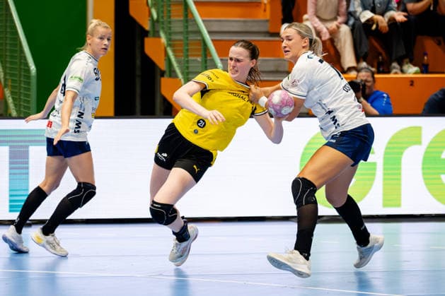 Dortmund, September 2, 2026, Handball, Women s, Bundesliga, Matchday 2, BVB Borussia Dortmund vs. Sport Union Neckarsulm, Alieke van Maurik (BVB), 14, in a duel with Paulina Uscinowicz (Sport Union Neckarsulm), 78