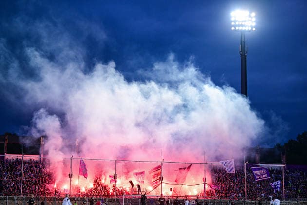 02.09.2026, Fussball, DFB-Pokal, VfL Osnabrück - FC Bayern München, Empfang der Teams mit Pyrotechnik, xRHR-FOTO DEx *** September 2, 2026, Soccer, DFB Cup, VfL Osnabrück vs. FC Bayern Munich, Teams welcomed with pyrotechnics, xRHR PHOTO DEx Copyright: TeresaxKroeger RHR-FOTOx RHR-FOTO DE