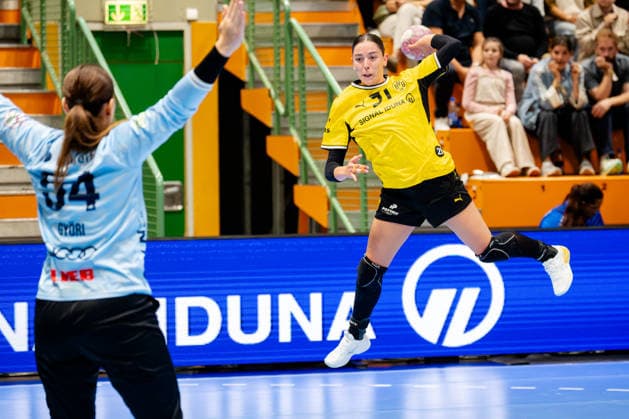 Dortmund, September 2, 2026, Handball, Women s, Bundesliga, Matchday 2, BVB Borussia Dortmund vs. Sport Union Neckarsulm, Kelly Vollebregt (BVB), 31, taking a shot on goal against Barbara Györi (Sport Union Neckarsulm), 54
