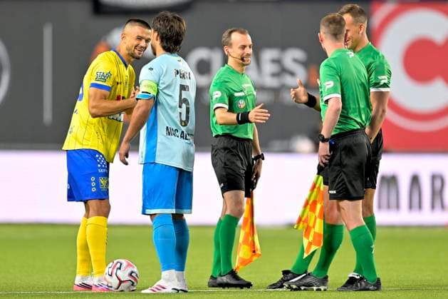 Sint-Truidense VV v Royale Union Saint-Gilloise - Jupiler Pro League SINT-TRUIDEN, BELGIUM - SEPTEMBER 02 : Musliu Visar defender of Sint-Truidense VV and Mac Allister Kevin defender of Royale Union Saint-Gilloise during the Jupiler Pro League match between Sint-Truidense VV and Royale Union Saint-Gilloise on September 2, 2026 in Sint-Truiden, Belgium, 02 09 2026 Sint-Truiden Belgium  Copyright: xSesx