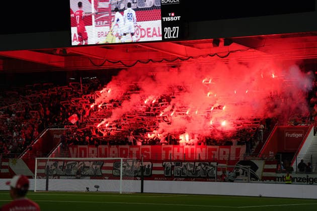 Thun, Switzerland - September 02: Fans of FC Thun with pyros before the Brack Super League match between FC Thun and FC Lausanne at VISANA STADION on September 02, 2026 in Thun, Switzerland.  Copyright: xKjetilxWaberx xSPPx Sportspressphoto_SPR222212