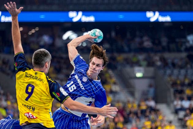 v.li.: Jacob Arenth Lassen (RNL, 9), Miro Schluroff (VfL, 15), beim Sprungwurf, Wurf, Torwurf, Action, Aktion, Spielszene, 02.09.2026, Mannheim (Deutschland), Handball, Bundesliga, Rhein-Neckar Löwen - VfL Gummersbach *** From left: Jacob Arenth (RNL), 9, and Miro Schluroff (VfL), 15, during a jump shot, shot, goal attempt, action, game play, September 2, 2026, Mannheim, Germany, handball, Bundesliga, Rhein-Neckar Löwen vs. VfL Gummersbach xozx