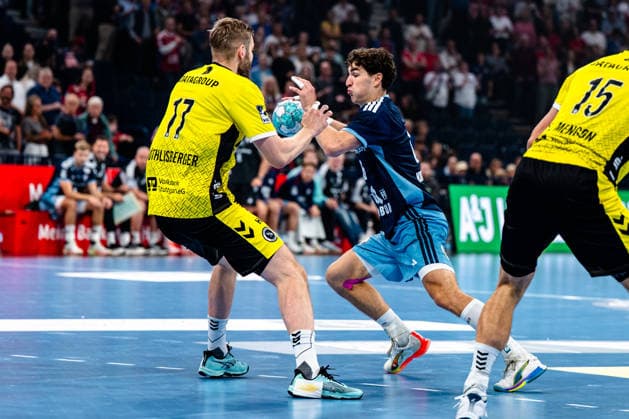 September 2, 2026, xdobgx, Opel HBL Handball, Handball Club Hamburg vs. TVB Stuttgart, l Samuel Röthlisberger (TVB Stuttgart), 17, Elias Kofler (Handball Club Hamburg), 6; tackle, duel, battle, Hamburg