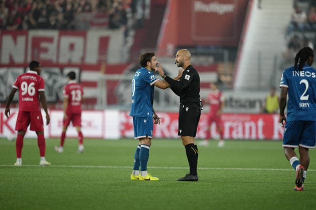 Thun, Switzerland - September 02: Olivier Custodio (10 LS) talks to referee Marijan Drmic after he decides no goal after VAR during the Brack Super League match between FC Thun and FC Lausanne at VISANA STADION on September 02, 2026 in Thun, Switzerland. Copyright: xKjetilxWaberx xSPPx Sportspressphoto_SPR222215