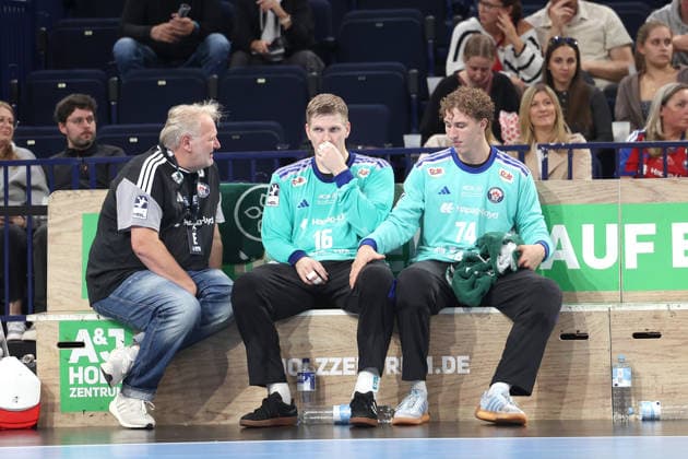 Handball Opel Handball Bundesliga 2026–2027 Handball Sportclub Hamburg vs. TVB Stuttgart Goran Stojanovic, goalkeeper coach; Robin Paulsen Haug, goalkeeper for Hamburg; Leon Nowottny, goalkeeper; Barclays Arena, Hamburg
