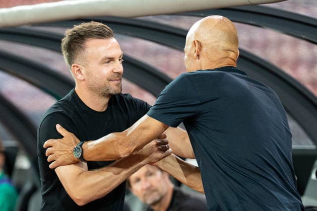 Soccer, Swiss Brack Super League, Matchday 6: Grasshopper Club Zurich vs. FC St. Gallen 1879, Wednesday, September 2, 2026, Letzigrund Stadium, Zurich. Enrico Maassen, coach of FC St. Gallen, and Peter Zeidler, coach of Grasshopper Club Zurich, greet each other before the game. Copyright: xValentinxDomgjonix