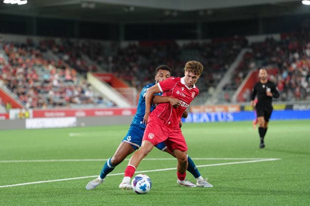 Thun, Switzerland - September 02: Simon Lengen (80 THU) against Morgan Poaty (18 Lausanne) during the Brack Super League match between FC Thun and FC Lausanne at VISANA STADION on September 02, 2026 in Thun, Switzerland. Copyright: xKjetilxWaberx xSPPx Sportspressphoto_SPR222231