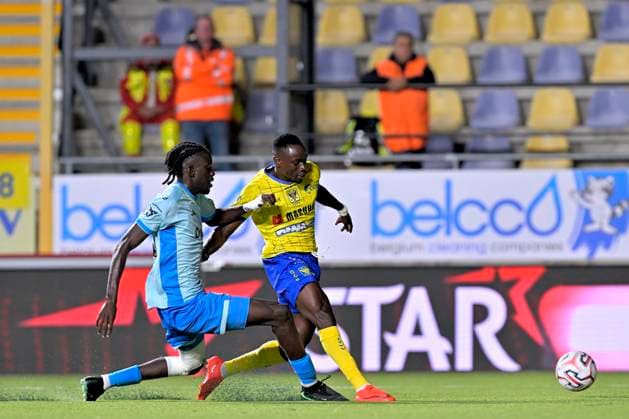 Sint-Truidense VV v Royale Union Saint-Gilloise - Jupiler Pro League SINT-TRUIDEN, BELGIUM - SEPTEMBER 02 : Diouf Oumar forward of Sint-Truidense VV battles for the ball with Sylla Massire defender of Royale Union Saint-Gilloise during the Jupiler Pro League match between Sint-Truidense VV and Royale Union Saint-Gilloise on September 2, 2026 in Sint-Truiden, Belgium, 02 09 2026 Sint-Truiden Belgium  Copyright: xSesx