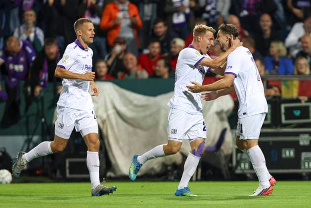 Robin Meissner (VfL Osnabrueck) Torjubel,jubelt mit seiner Mannschaft nach dem Treffer zum 1:0 waehrend des DFB-Pokal Spiels zwichen VfL Osnabrueck v FC Bayern Muenchen, Bremer Bruecke am 02. September 2026 in Osnabrueck, Deutschland. (Foto von Oliver Kaelke DeFodi Images) +++ Robin Meissner (VfL Osnabrueck) celebrates after scoring his team s first goal with teammates during the DFB-Pokal match between VfL Osnabrueck v FC Bayern Muenchen at Bremer Bruecke on September 2, 2026 in Osnabrueck, Germany. (Photo by Oliver Kaelke DeFodi Images) (Photo by Oliver Kaelke DeFodi Images) - *** Robin Meissner of VfL Osnabrück celebrates the goal with his teammates after scoring the 1-0 goal during the DFB Cup match between VfL Osnabrück and FC Bayern Munich, Bremer Bridge on September 2, 2026, in Osnabrück, Germany. Photo by Oliver Kaelke, DeFodi Images. Robin Meissner of VfL Osnabrück celebrates after scoring his team’s first goal with teammates during the DFB Cup match between VfL Osnabrück and FC Bayern Munich at Bremer Brücke on September 2, 2026 in Osnabrück, Germany Photo by Oliver Kaelke DeFodi Images Photo by Oliver Kaelke DeFodi Images