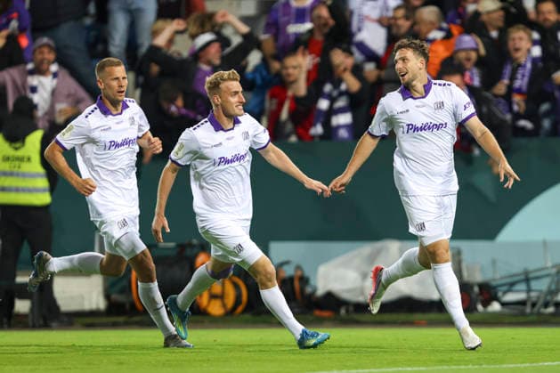 Robin Meissner of VfL Osnabrück celebrates a goal with his teammates after scoring the 1-0 goal during the DFB Cup match between VfL Osnabrück and FC Bayern Munich, Bremer Bridge on September 2, 2026, in Osnabrück, Germany. Photo by Oliver Kaelke, DeFodi Images. Robin Meissner of VfL Osnabrück celebrates with his teammates after scoring his team’s first goal during the DFB Cup match between VfL Osnabrück and FC Bayern Munich at Bremer Brücke on September 2, 2026 in Osnabrück, Germany Photo by Oliver Kaelke, DeFodi Images Photo by Oliver Kaelke, DeFodi Images