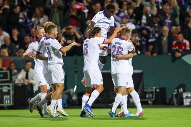 Robin Meissner of VfL Osnabrück celebrates a goal with his teammates after scoring the 1-0 goal during the DFB Cup match between VfL Osnabrück and FC Bayern Munich, Bremer Bridge on September 2, 2026, in Osnabrück, Germany. Photo by Oliver Kaelke, DeFodi Images. Robin Meissner of VfL Osnabrück celebrates with his teammates after scoring his team’s first goal during the DFB Cup match between VfL Osnabrück and FC Bayern Munich at Bremer Brücke on September 2, 2026 in Osnabrück, Germany Photo by Oliver Kaelke, DeFodi Images Photo by Oliver Kaelke, DeFodi Images