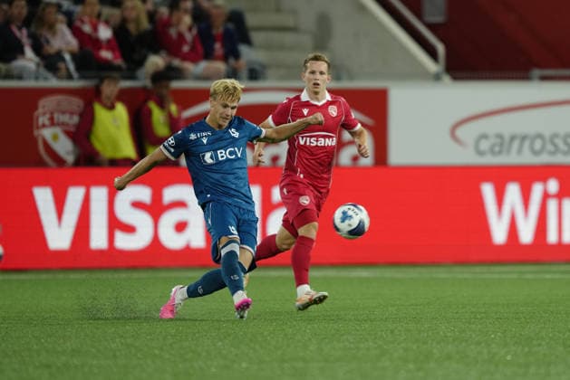 Thun, Switzerland - September 02: Theo Bergvall (6 Lausanne) against Nico Maier (30 THU) during the Brack Super League match between FC Thun and FC Lausanne at VISANA STADION on September 02, 2026 in Thun, Switzerland. Copyright: xKjetilxWaberx xSPPx Sportspressphoto_SPR222233