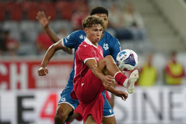 Thun, Switzerland - September 02: Simon Lengen (80 THU) against Karim Sow (71 Lausanne) during the Brack Super League match between FC Thun and FC Lausanne at VISANA STADION on September 02, 2026 in Thun, Switzerland. Copyright: xKjetilxWaberx xSPPx Sportspressphoto_SPR222239