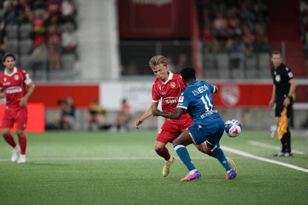 Thun, Switzerland - September 02: Tom Strannegard (18 THU) against Nathan Butler-Oyedeji (11 LS) during the Brack Super League match between FC Thun and FC Lausanne at VISANA STADION on September 02, 2026 in Thun, Switzerland. Copyright: xKjetilxWaberx xSPPx Sportspressphoto_SPR222242