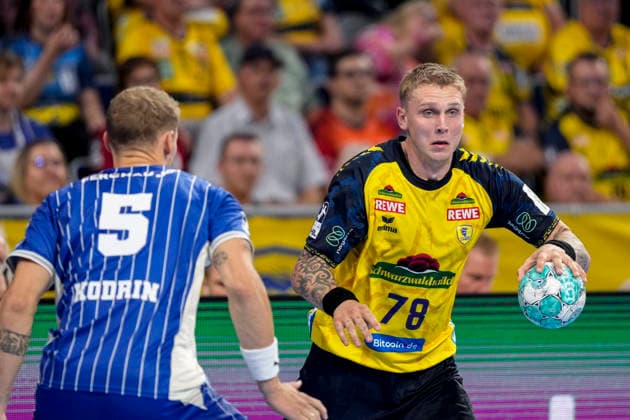 From left: Tilen Kodrin (VfL), 5; Edwin Aspenbäck (RNL), 78; action, game scene, September 2, 2026, Mannheim, Germany; handball, Bundesliga, Rhein-Neckar Löwen vs. VfL Gummersbach xozx