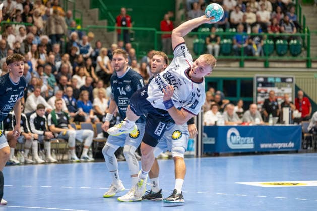 Emil Bergholt of SG Flensburg Handewitt, No. 14, takes a shot from the circle. Bergischer HC vs. SG Flensburg Handewitt, handball, Opel HBL, Matchday 2, 2026–2027 season, September 2, 2026 Bergischer HC vs. SG Flensburg Handewitt, Handball, Opel HBL, Matchday 2, 2026–2027 season, September 2, 2026 Wuppertal Copyright: xEibner-Pressefoto ThomasxHaeslerx EP_THR