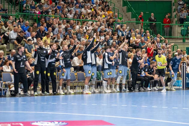The BHC bench celebrates a successful play Bergischer HC vs. SG Flensburg Handewitt, Handball, Opel HBL, Matchday 2, 2026–2027 Season, September 2, 2026 Bergischer HC vs. SG Flensburg Handewitt, Handball, Opel HBL, Matchday 2, 2026–2027 season, September 2, 2026 Wuppertal Copyright: xEibner-Pressefoto ThomasxHaeslerx EP_THR