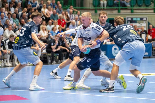Head-to-head matchup between Emil Bergholt of SG Flensburg Handewitt, 14, and Tom Bergner of Bergischer HC 06, 28; Bergischer HC vs. SG Flensburg Handewitt, handball, Opel HBL, Matchday 2, 2026–2027 season, September 2, 2026 Bergischer HC vs. SG Flensburg Handewitt, Handball, Opel HBL, Matchday 2, 2026–2027 season, September 2, 2026 Wuppertal Copyright: xEibner-Pressefoto ThomasxHaeslerx EP_THR