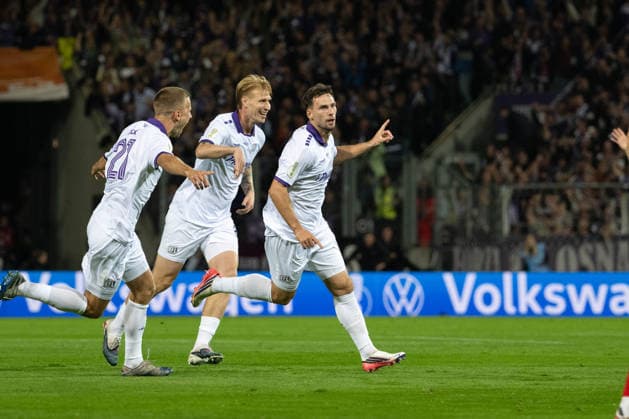 Goal celebration for the 1-0 by Robin Meißner, No. 11, Osnabrück, VfL Osnabrück vs. FC Bayern Munich, DFB Cup, First Round, September 2, 2026. DFB regulations prohibit any use of photographs as image sequences and or quasi-video. Osnabrück, Lower Saxony, Germany Copyright: xkolbert-press MarcxNiemeyerx