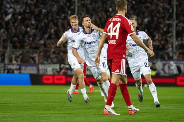 Goal celebration for the 1-0 by Robin Meißner, No. 11, Osnabrück, VfL Osnabrück vs. FC Bayern Munich, DFB Cup, First Round, September 2, 2026. DFB regulations prohibit any use of photographs as image sequences and or quasi-video. Osnabrück, Lower Saxony, Germany Copyright: xkolbert-press MarcxNiemeyerx