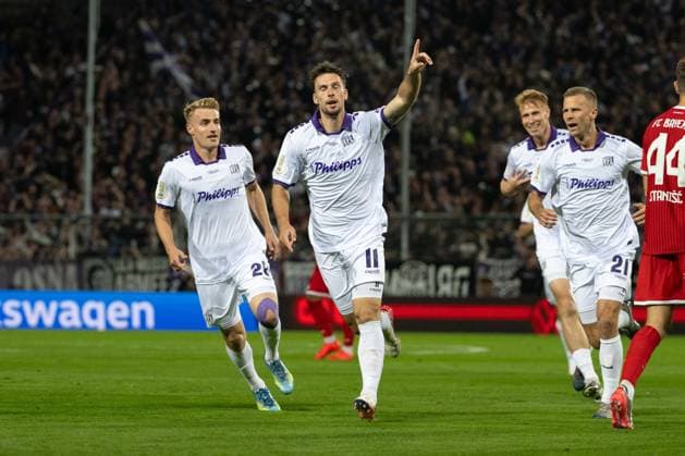 Goal celebration for the 1-0 by Robin Meißner, No. 11, Osnabrück, VfL Osnabrück vs. FC Bayern Munich, DFB Cup, First Round, September 2, 2026. DFB regulations prohibit any use of photographs as image sequences and or quasi-video. Osnabrück, Lower Saxony, Germany Copyright: xkolbert-press MarcxNiemeyerx