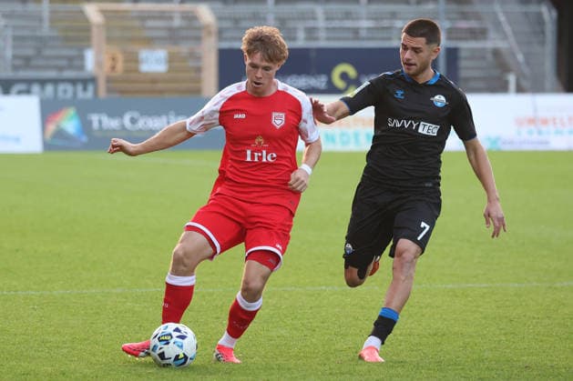 Konstantin Gerhardt (SI, left) vs. Shkrep Stublla (PB, right) – Regionalliga West soccer, Matchday 6, Sportfreunde Siegen vs. SC Paderborn 07 U21, on September 2, 2026, in Siegen, Germany