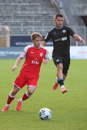 Konstantin Gerhardt (SI, left) vs. Shkrep Stublla (PB, right) – Regionalliga West soccer, Matchday 6, Sportfreunde Siegen vs. SC Paderborn 07 U21, on September 2, 2026, in Siegen, Germany