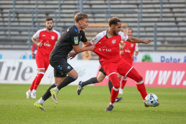 Julius Bugenhagen (PB, left) vs. Kevin Goden (SI, right) — Regionalliga West soccer, Matchday 6, Sportfreunde Siegen vs. SC Paderborn 07 U21, on September 2, 2026, in Siegen, Germany
