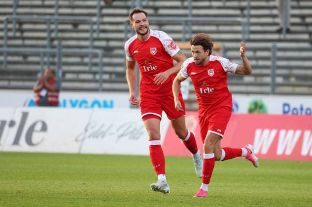 Lucas Cueto (SI) celebrates his goal to make it 1–0 with Florian Meyer (SI) in the Regionalliga West soccer match, Matchday 6, between Sportfreunde Siegen and SC Paderborn 07 U21, on September 2, 2026, in Siegen, Germany