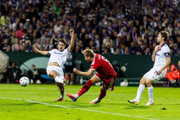 OSNABRUECK, GERMANY - SEPTEMBER 02: Harry Kane (FC Bayern Muenchen, 9) scores the 1:1 goal during the DFB Pokal match between VfL Osnabrueck vs. FC Bayern Muenchen at Bremer Bruecke on matchday 1 of the DFB Pokal on September 02, 2026 in Osnabrueck, Germany. DFB REGULATIONS PROHIBIT ANY USE OF PHOTOGRAPHS AS IMAGE SEQUENCES AND OR QUASI-VIDEO. Lower Saxony Germany Copyright: xSteffiexWunderlx