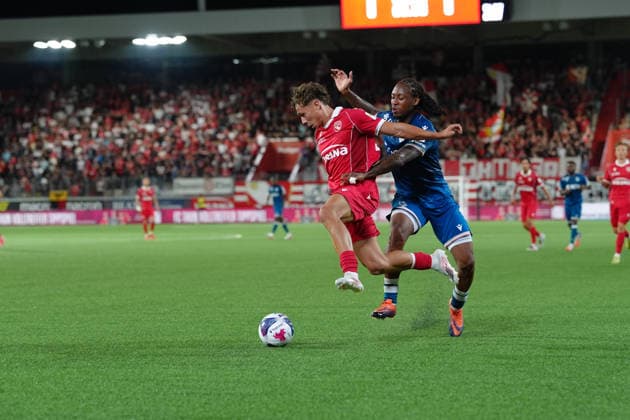 Thun, Switzerland - September 02: Brandon Soppy (2 Lausanne) against Simon Lengen (80 THU) during the Brack Super League match between FC Thun and FC Lausanne at VISANA STADION on September 02, 2026 in Thun, Switzerland. Copyright: xKjetilxWaberx xSPPx Sportspressphoto_SPR222251