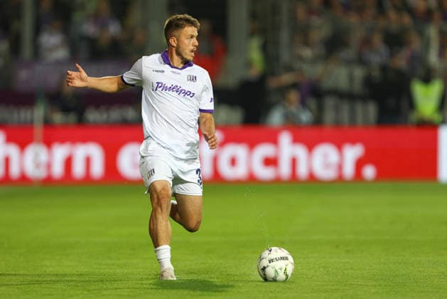 Patrick Kammerbauer of VfL Osnabrück in action, on the ball, making a solo run during the DFB Cup match between VfL Osnabrück and FC Bayern Munich at Bremer Brücke on September 2, 2026, in Osnabrück, Germany Photo by Oliver Kaelke, DeFodi Images Patrick Kammerbauer of VfL Osnabrück controls the ball during the DFB Cup match between VfL Osnabrück and FC Bayern Munich at Bremer Brücke on September 2, 2026 in Osnabrück, Germany Photo by Oliver Kaelke DeFodi Images Photo by Oliver Kaelke DeFodi Images