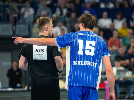 September 2, 2026, xwppx, Opel HBL Handball, Rhein-Neckar Löwen vs. VfL Gummersbach; from left: Miro Schluroff (VfL Gummersbach) and Lucas Hellbusch (referee, Mannheim)