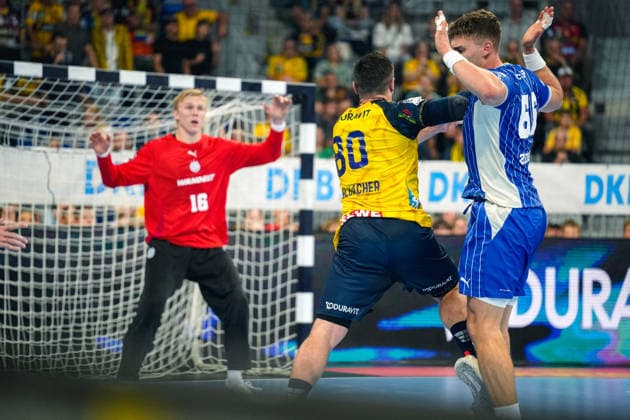 September 2, 2026, xwppx, Opel HBL Handball, Rhein-Neckar Löwen vs. VfL Gummersbach; from left: Bertram Obling (VfL Gummersbach), Jannik Kohlbacher (Rhein-Neckar Löwen), Å tÄ›pan Zeman (VfL Gummersbach Mannheim)