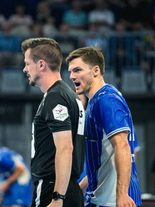 September 2, 2026, xwppx, Opel HBL Handball, Rhein-Neckar Löwen vs. VfL Gummersbach; from left: Lucas Hellbusch (referee), Ludvig Hallbäck (VfL Gummersbach), Mannheim