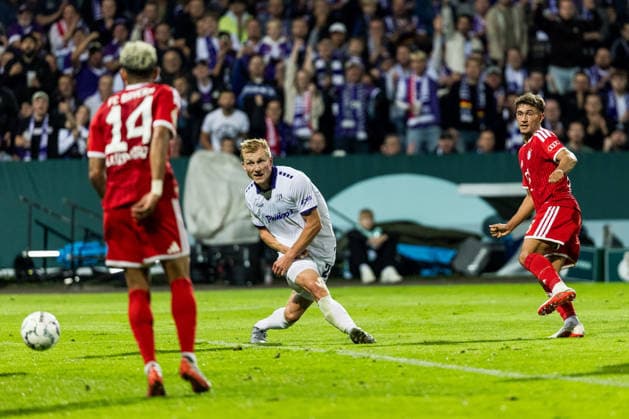 OSNABRUECK, GERMANY - SEPTEMBER 02: Tom Bischof (FC Bayern Muenchen, 8) scores the 1:2 goal during the DFB Pokal match between VfL Osnabrueck vs. FC Bayern Muenchen at Bremer Bruecke on matchday 1 of the DFB Pokal on September 02, 2026 in Osnabrueck, Germany. DFB REGULATIONS PROHIBIT ANY USE OF PHOTOGRAPHS AS IMAGE SEQUENCES AND OR QUASI-VIDEO. Lower Saxony Germany Copyright: xSteffiexWunderlx