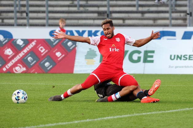 Kevin Goden (SI) vs. Pedro Jose Restrepo Naranjo (PB) in the Regionalliga West soccer match, Matchday 6, Sportfreunde Siegen vs. SC Paderborn 07 U21, on September 2, 2026, in Siegen, Germany